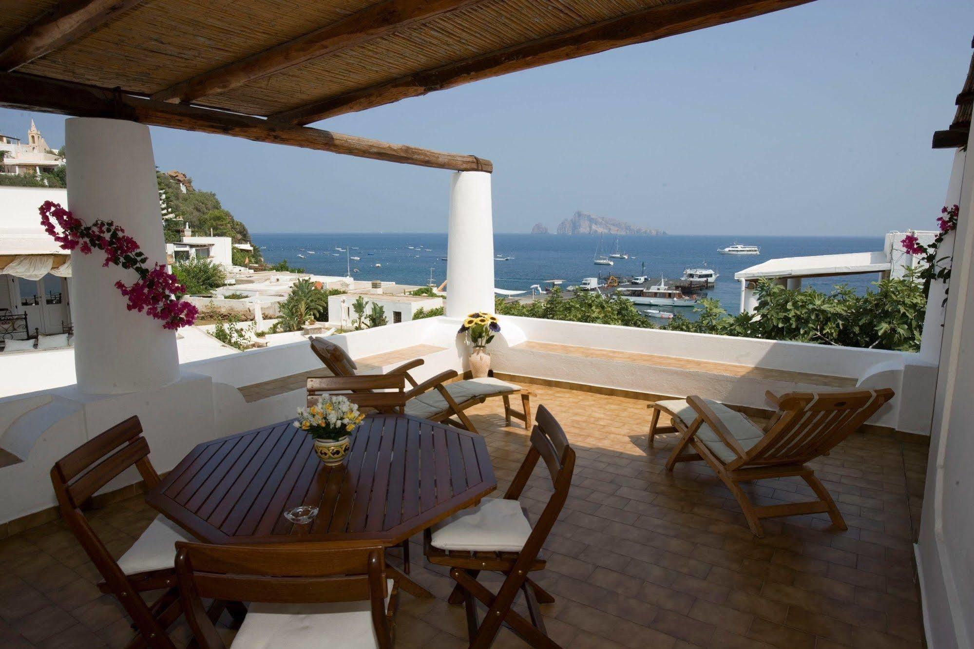 Hotel Tesoriero Panarea Exterior foto