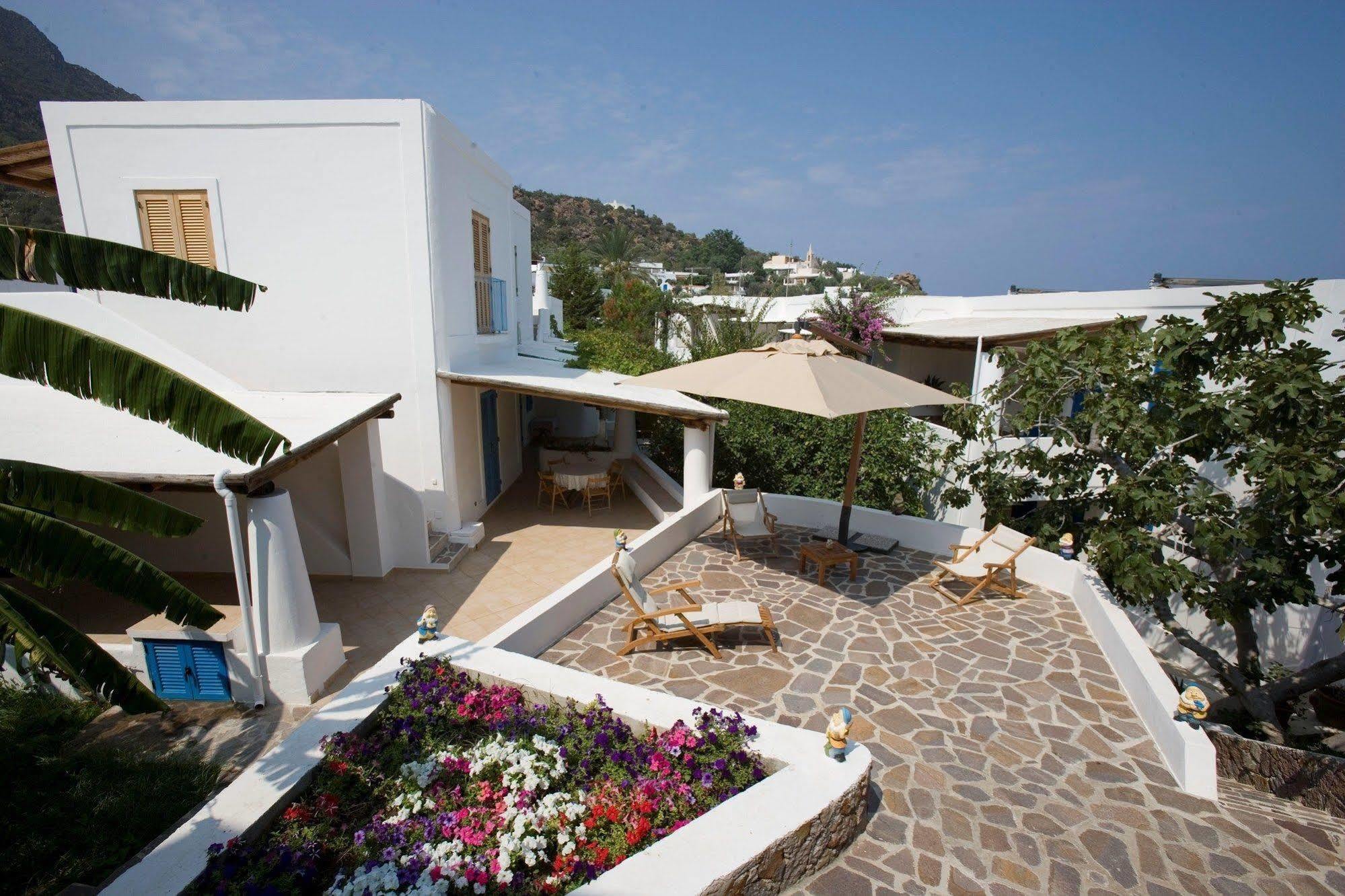 Hotel Tesoriero Panarea Exterior foto